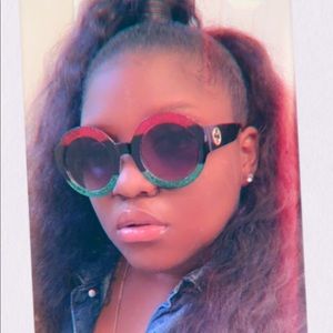 Meet your Posher, Alexis